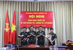 Bàn giao chức vụ Bí thư Đảng ủy, Chính ủy Lữ đoàn Phòng không 210